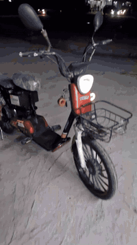 ماطور شحن اربع بطاريات شغال بطاريات زينات كهربائيات كلها شغاله مابي نقص ويا شاحنه ماطور نظيف السعر ١٦٥
***********
