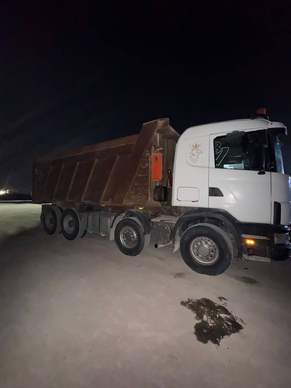 سلام عليكم  سياره مكينه 8نجكتر لا تبخير ولا تصرف كير 3.3مجموعه لفينيه رقم بصره سياره جاهزه لعمل #سعر_4وبيهه_مجال *********** #مكلف_بلنشر
