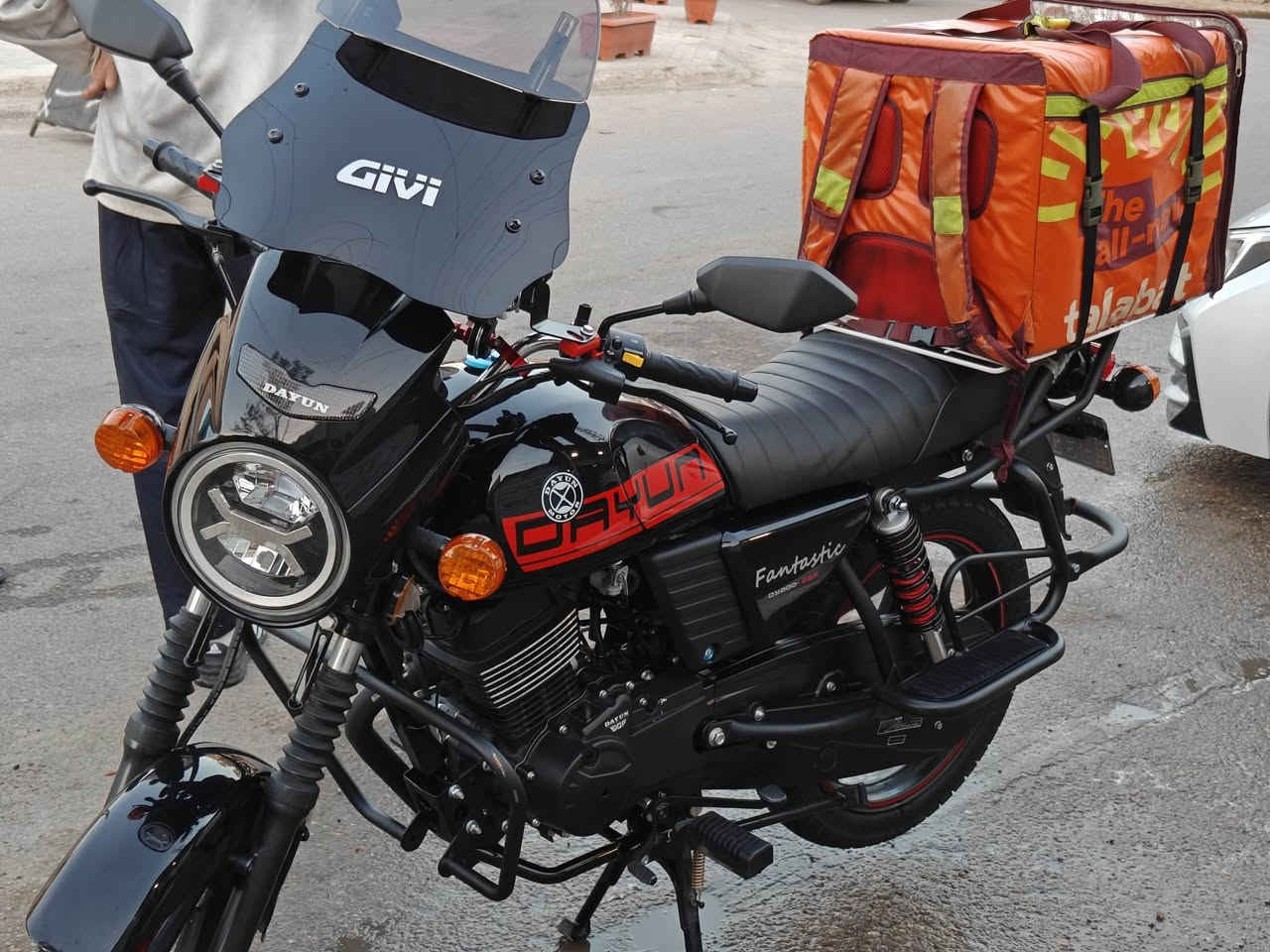 دراجه دايوان كلاسك ماشيه الفين تقريباً لون مميز نظافه 1/1 رقم سليمانيه بعدها بسم شركه السعر مليونين و 650 وبيها مجال دراجه اخت زيروو العنوان بغداد البياع التواصل عل هذا الرقم ***********
