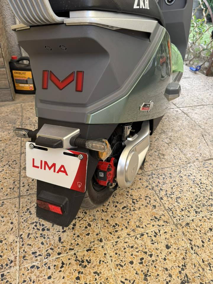 السلام عليكم دراجه شحن نوع LIMA
جديده استخدام قليل ٦ بطاريات كرافين٣٨ امبير 
ملف ٢٠٠٠ حقيقي معدل الشحنه الواحده ٧٥ كيلو
سرعه ٨٦
اي نقص مبيه بعده جديده
نظام بك 
دبل اشاره
مكاني بغداد الشالجيه او شارع حيفا 

***********
