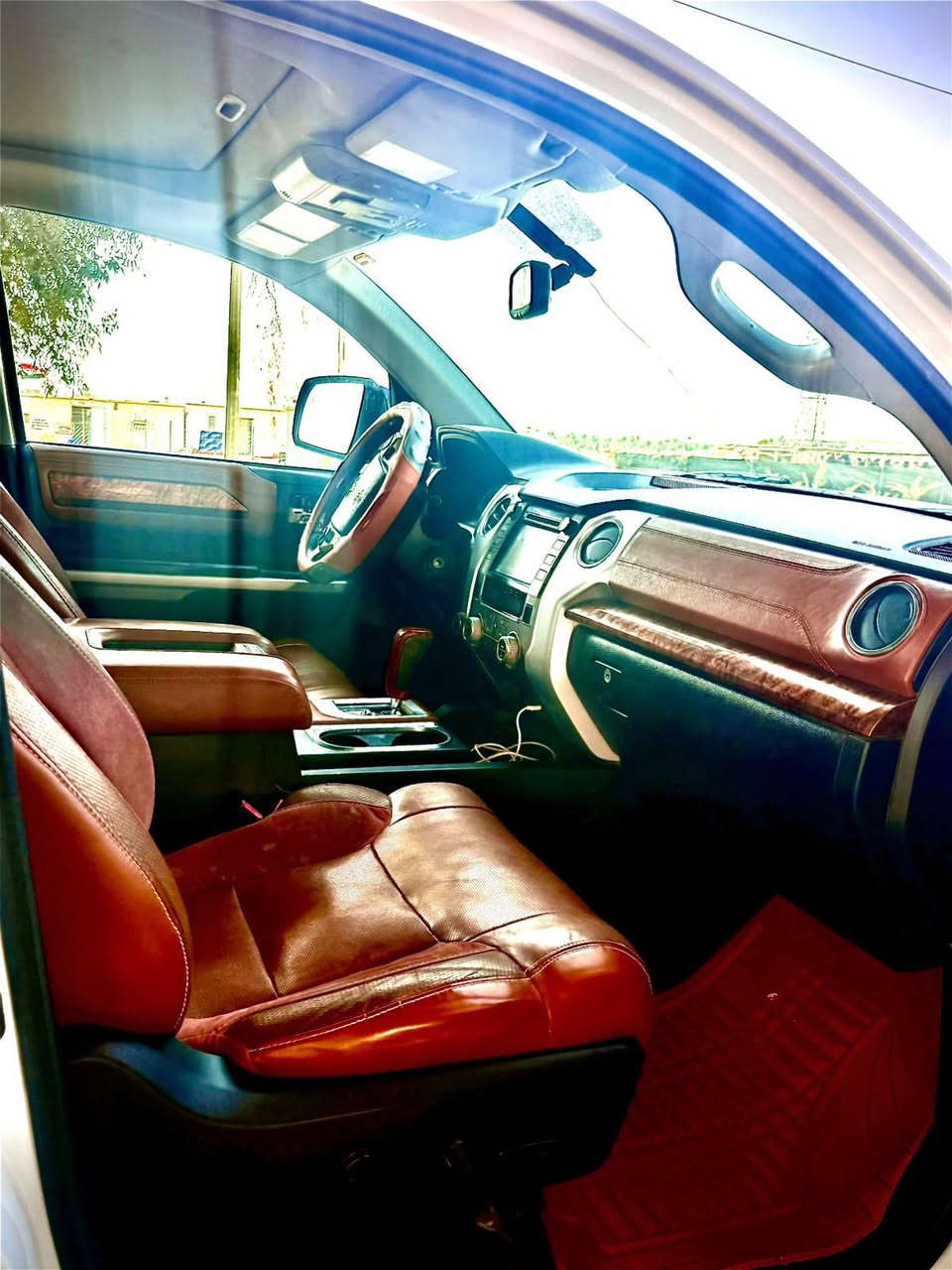 سياره للبيع تاندرا
 موديل ٢٠١٧
مواصفات معروفه 
سياره حلو 
مكفوله كفاله من الضربه والصبغ 
وتحويل ثاني يوم اذا تريد 
السعر 325$ دولار وبيه مجال 
***********
