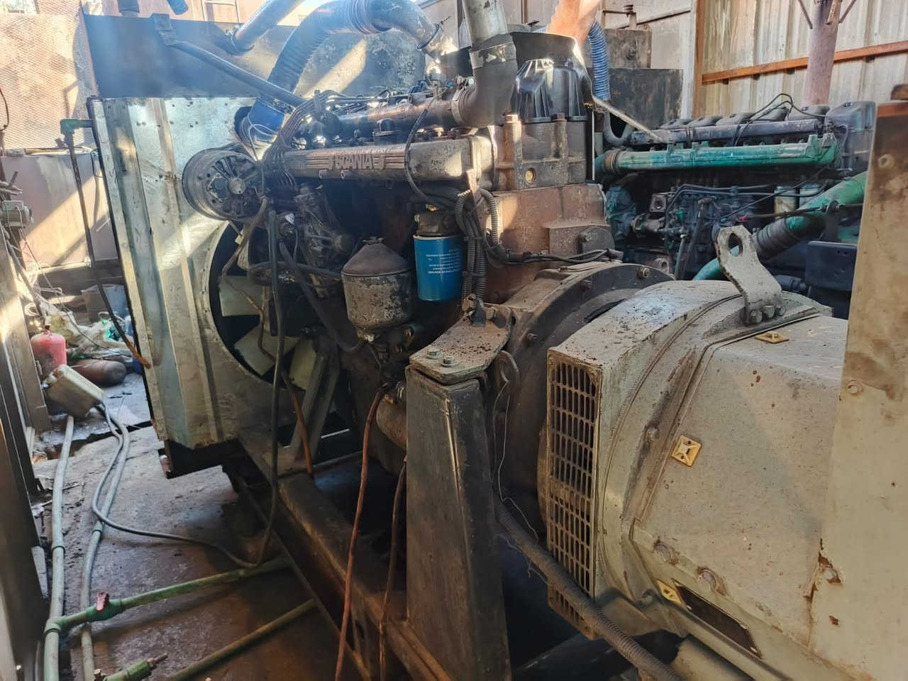 السلام عليكم 
مكينة سكانيا بومة قبق بلاستيك 
مكينة اوربية بيها بخار قليل 
راس توليد 250
الاستفسار اتصل ع الأرقام التالية 
***********
***********
