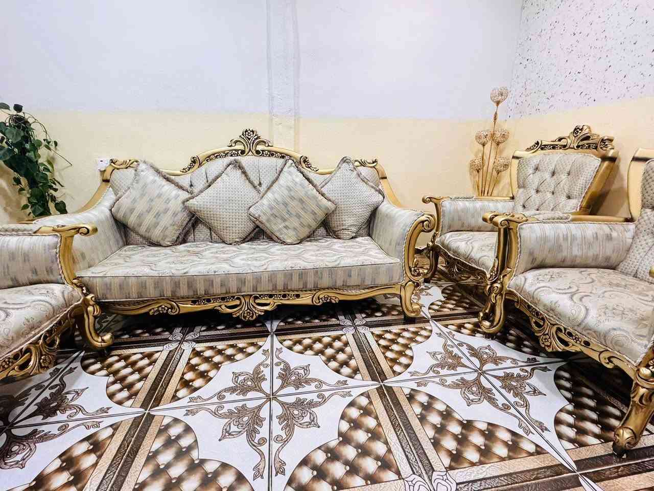 ديوان رئاسي تركي كلش نضيف 6 قطع 800 الف وبي مجال للطيبين الرقم ***********
