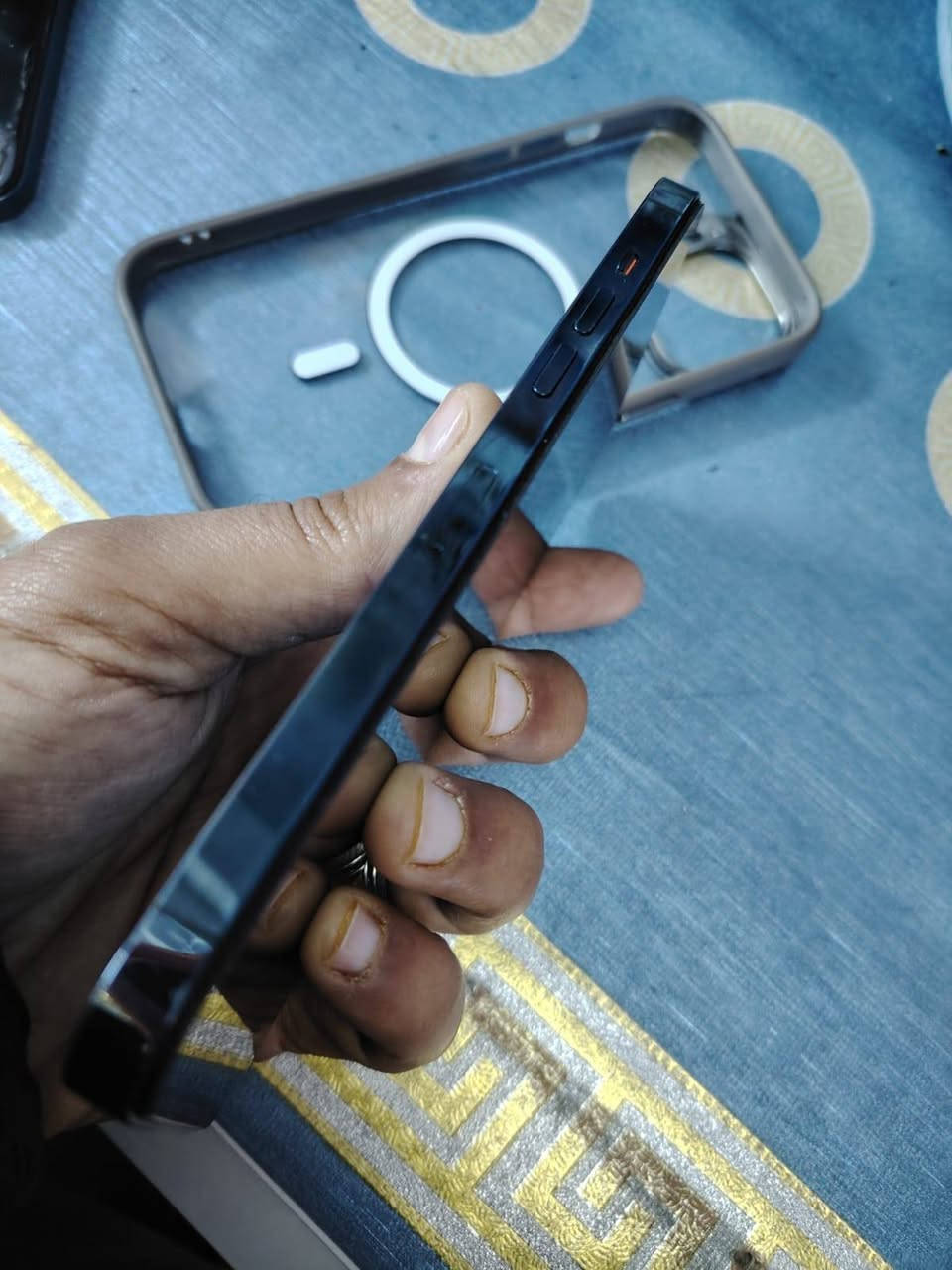 ايفون 12 برو ماكس  ذاكره 256 مبدل شاشه وبطاريه اصليات  فقط فيس ايدي واكف الجهاز شحن كامرات صوت  وايفاي كله شغال  
السعر 350 الف بي مجال بسيط 
بغداد السيديه
***********
