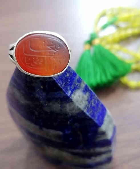 خاتم عقيق يماني قديم مع 
 حجر لازورد كرستال حر حجم كبير
 يتوفر توصيل لكل محافضات العراق
 (***********) وتساب
