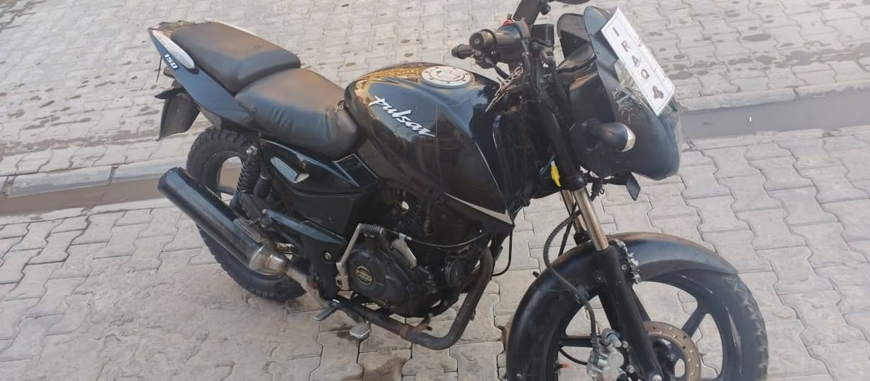 بولسر شركة باجاج موديل 22 مكينة لاطشة رقم وسنوية وتحويل ثاني يوم النظافه مثل ما موضح بالصور الكهربائيات كلها شغاله مكاني بغداد دورة للاستفسار  ***********
