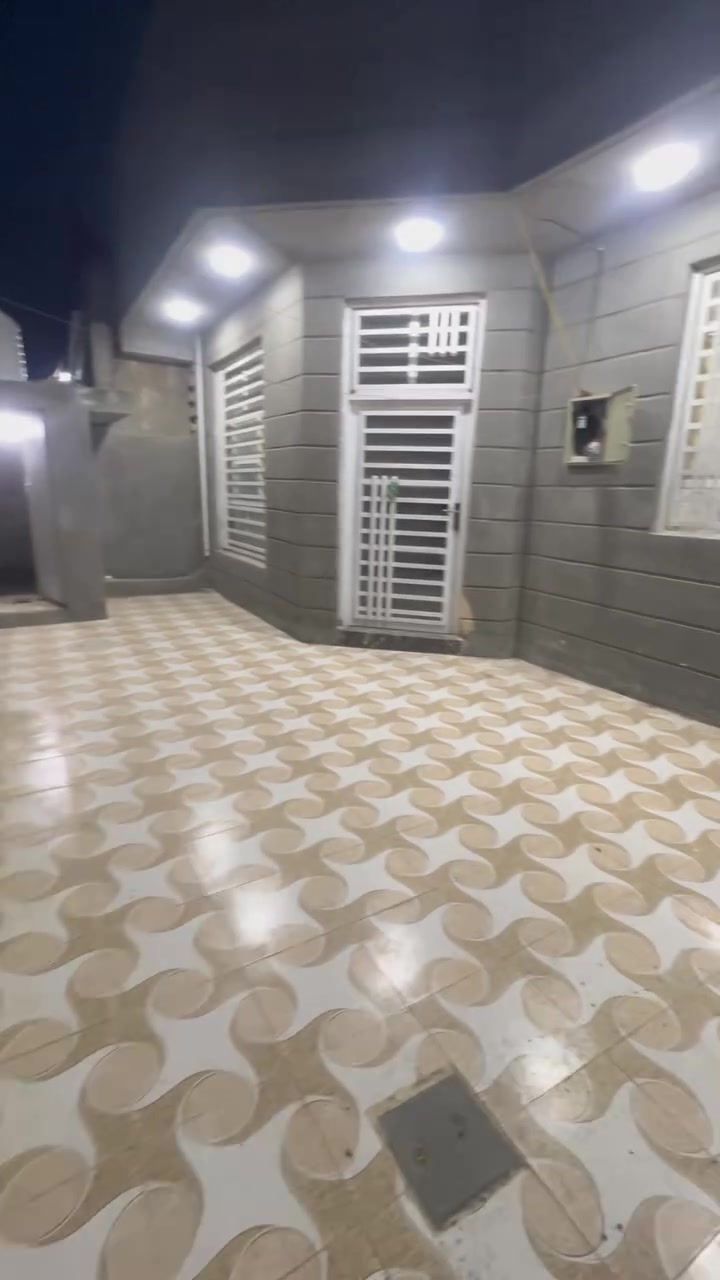 بيت لإيجار مساحه ٢٠٠ متر جاهز عله خير حبايه
مي وكرهباء وسخان وموطور مي كلبات وبنكات بيت جديد 
مكانه بابل حله بنيل مقابل مدرسه صينيه ***********
