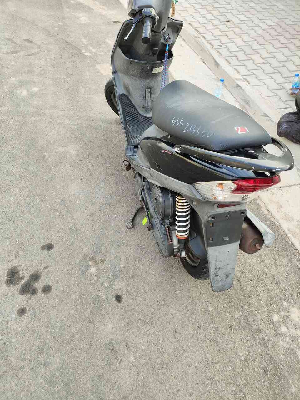 سلام عليكم دراجه ماكس عدله للبيع دراجه جديده توني ماخذه حاويه كامله وصله موجود مراياته موجوده مكفوله من كلشي وكله بلاد مكاني بصره سعره 1100وبيه مجال هاذ رقمي شغال ***********
