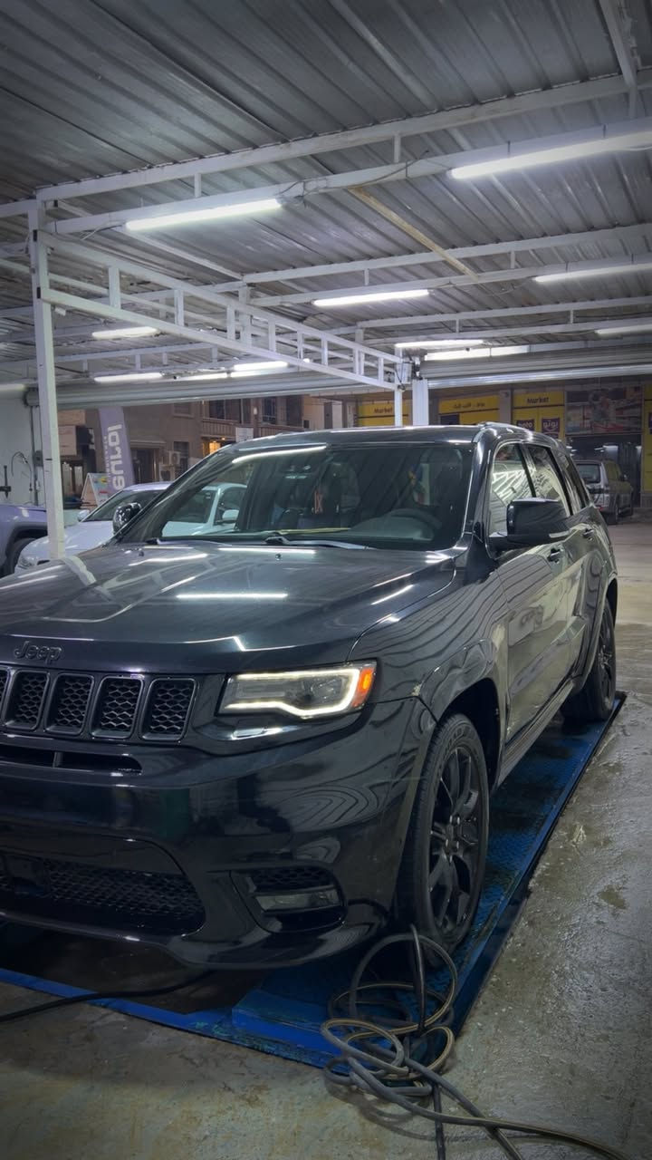 السلام عليكم
جيب سومت 2015 
محرك 3.6L سته سلندر بدون جكات وتو ويل بلاد
فول مواصفات 1/1 
تو ويل / بانوراما / شاشه جبيره / تدفئه اربع مقاعد / تبريد مقاعد الاماميه / تدفئه ستيرن / تعتيم بلمري / رادار امامي / رادار جانبي / حساسات امامي خلفي / سفتات ستيرن / جنطه كهرباء / دبل كزوز / سستم صوت هارمن كاردن صوته كلش عالي ومحيطي / تبريد قطعتين / كشنات ميموري / دشبول سومت تطريز / تضام ايكو نضام سبورت / لايت زينون / كلوب طوارئ بلجنطه / السياره جديده مابيها لاجيك انجن ولاشي محركها مكفول وكيرها مكفول رقم بغداد تحويل ثاني يوم
ضربتها سطحيه لادواخل ولاشي بيها صبغ جاملغ امامي صفحه السياق وباب السايق وخلف السايق فقط
مكان السياره بغداد الدوره 
السعر 185$
***********
***********
