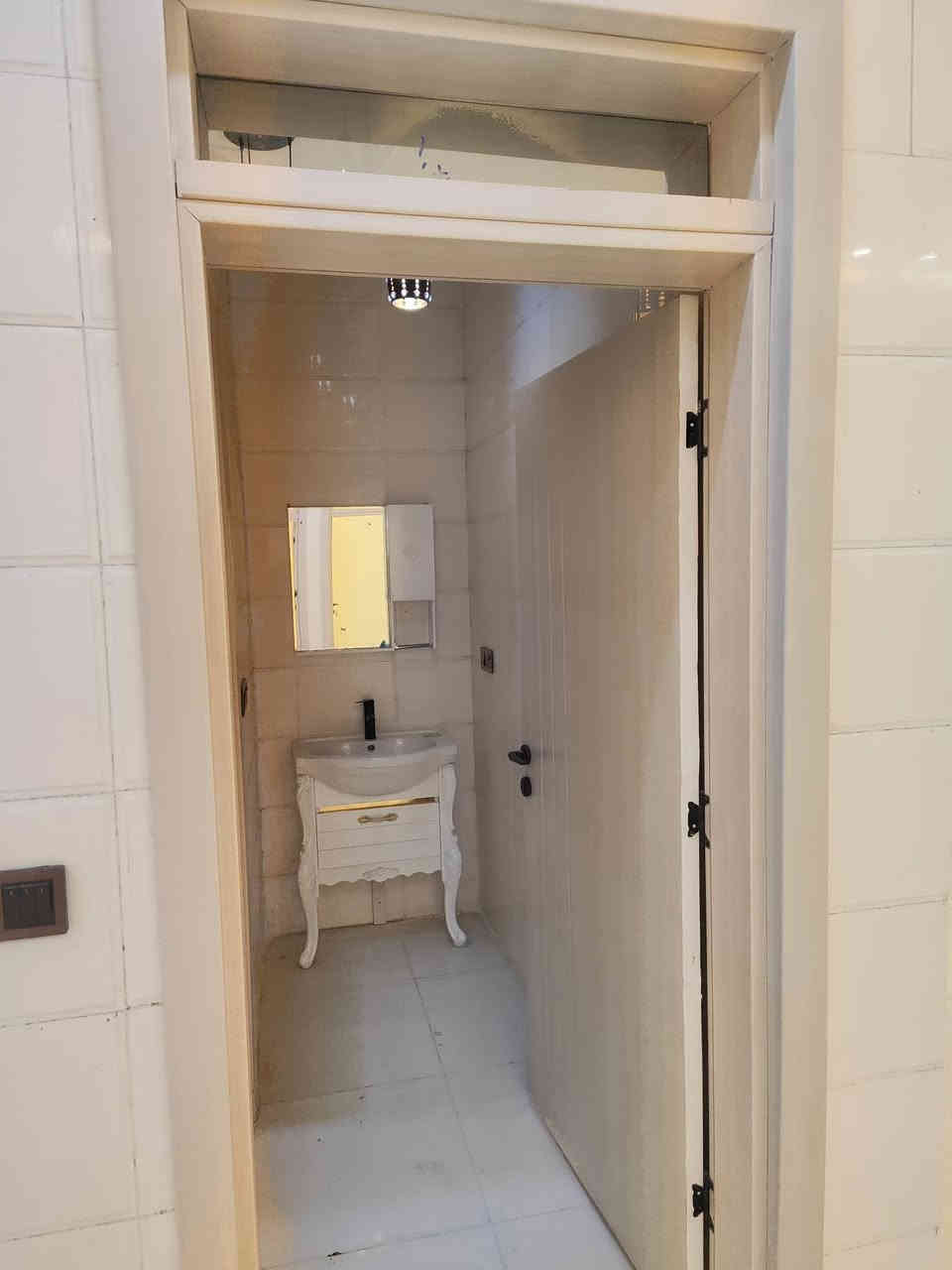 السلام عليكم..
بيت مساحه ١٠٠متر طابقين  علاشارع تبليط ركن  البيت بناء طابوق  كامل مكمل شغل درجه اوله  مثل ماموضح بتصوير يحتوي علانضام كامرات 
الموقع ابو الخصيب  يبعد عن سوك ابو الخصيب ٥٠متر  جنس العقار طابو زراعي سند ٢٥ 
السعر ١٦٠ وقابل للتفاوض 
الاستفسار علارقم ***********
