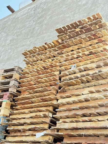 سلام عليكم يوجد لدينا سكيب خشب قوي ونظيف جدا يوجد قياس 120 / 100 ويوجد أيضا قياس 120/80 ويوجد أيضا سكيب محير القياسات مال سيراميك ومقرنص 

*********** 
***********
