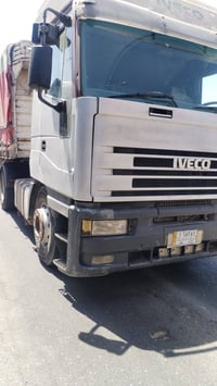 افيكو موديل 1995مثبت بود ي جوانب متحركه السعر 90 رقم 07701857354