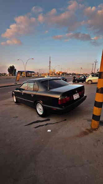 بی ئێم ٥٢٥

مۆدێل ١٩٩٢.
گێر عادی
جار جام کارەبای 
فۆرمیکە و کوشین فیئاپی عادی 
مەکینەی ٥٢٥ی دیجیتەلە 
سەیارەکە بێ لێدرانە بەس جاملخی پشتەوەی جار پەنجە ساردەکوتە
کارەبایاتی کامل مەزبوتە بە شەرت
جار تایەو ویلی نوێی سفری لەبنە 
سەیارەکە ١٨$ وەرەقە غەرەمەی لەسەرە لە دوای معمەلە دەجێریەوە
شوێن هەولێر 
*********** أربيل
