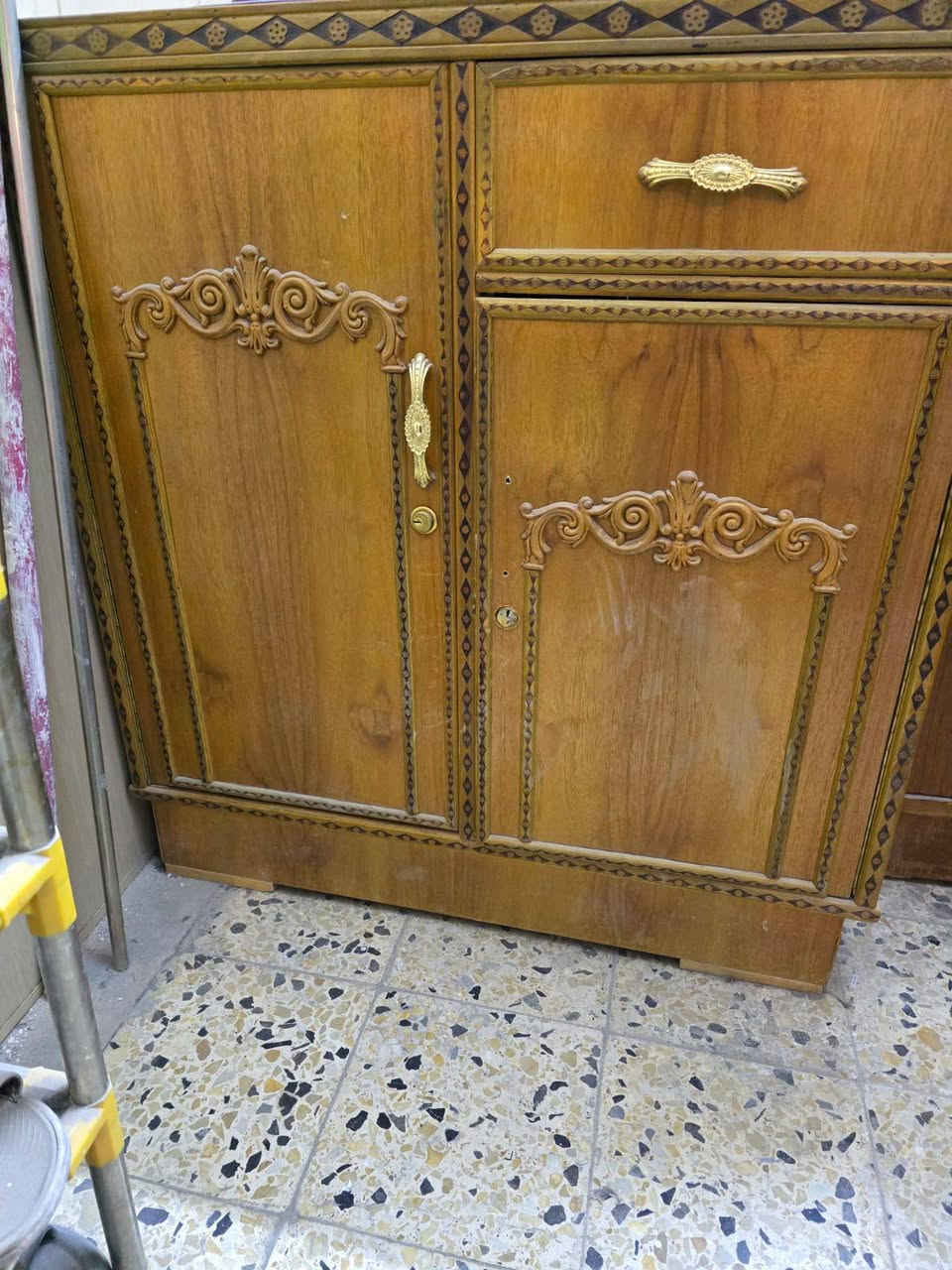 للبيع كنتور وجرباية وميز 2 وبوفية السعر 400


**إذا كنت صاحب هذا الإعلان وتريد حذفه لأي سبب، رجاءا أرسل رسالة إلى الدعم الفني**