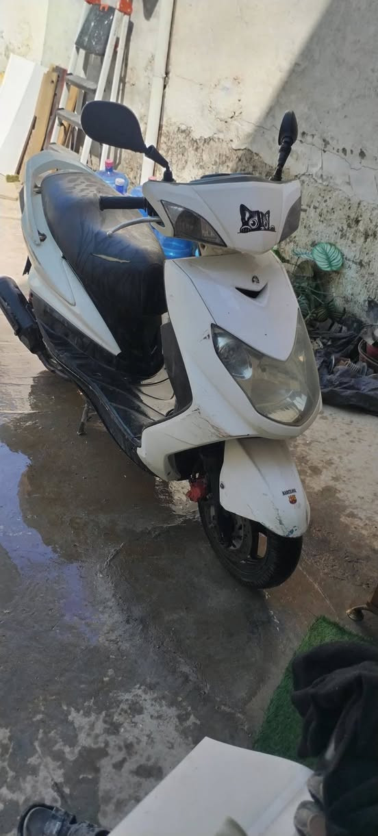 متاح دراحه ياباني سكنس فحل محرك مامفتوح للبيع كلها شغاله سلف هندر اشاير السعر 650 وبيها مجال حله حي الامام الاتصال ***********
