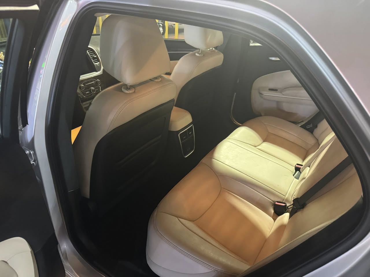 اوباما مديل 2022 سايره جديده حيل ماشيه 67 الف بيه بارد بل جاملق والبنيد مكفوله من صبغ سعر مناسب بسمي شراي خابر ***********
