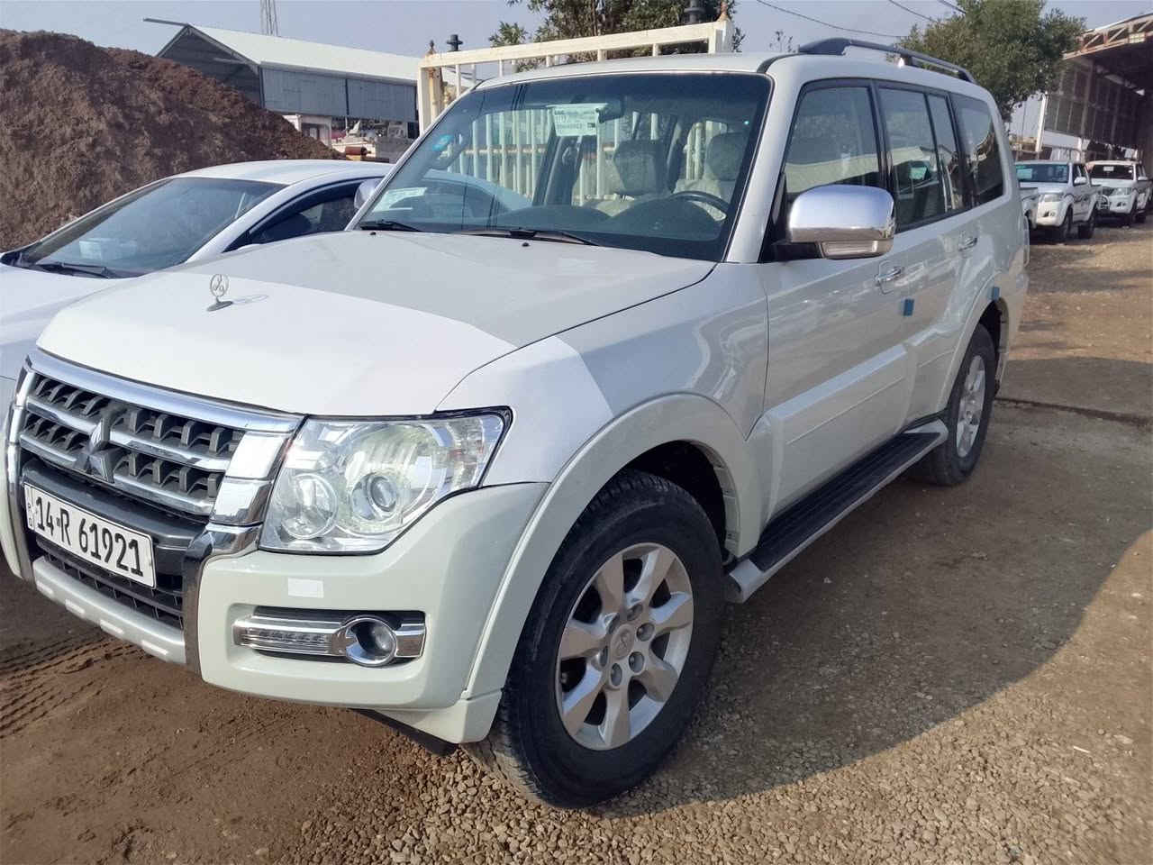 سلام عليكم باجيرو موديل 16 رقم بصر دولي سياره جاهزه كير محرك حداديه تخم تاير مكفول ماعد شبرين بارد بسمي سعر175.  ***********
