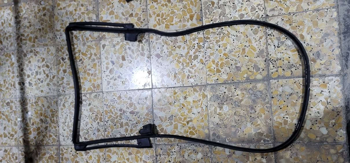 غراض صدر روج ٢٠٢٤ طبلة مع شيال الجوة مع رباط جميعهم خلفي جهة اليمين  مع ترايش الباب الستيل والأسود يمين ويسار مع لاستيك باب ايضا خلفي جهة اليمين مع قاعدة ولاستيكتهة كاملة بدون الباغة الخارجية قبق بانزين مع قاعدة رقم قيم باليرضي لله واخذ الي محتاجة تحياتي ***********
