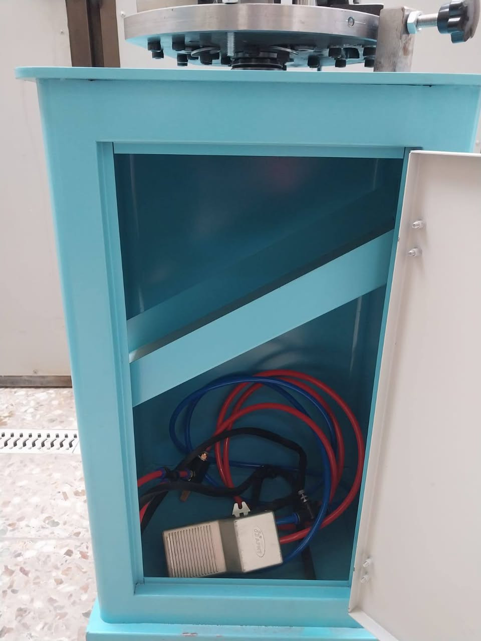 السلام وعليكم مكبس هواء ٦×١ صيني جديد غير مستعمل السعر ٨٥٠ دولار بغداد بوب الشام *********** الشراي يتصل
