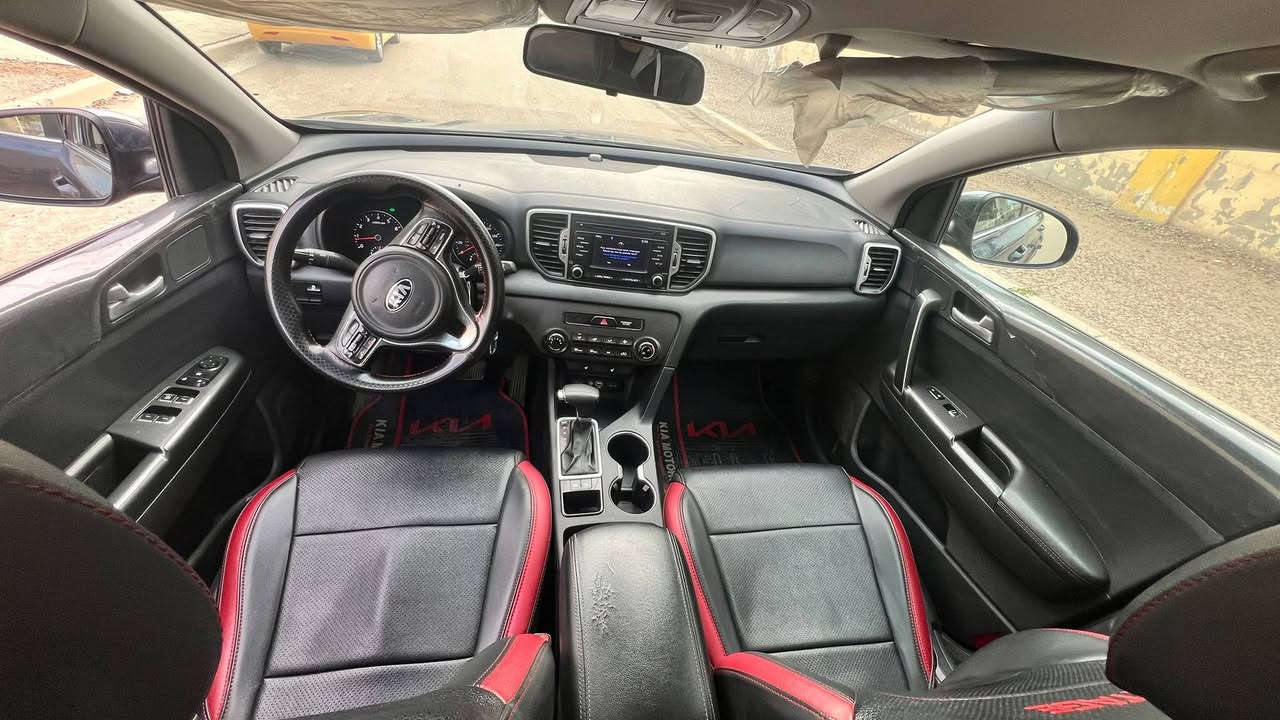 السلام عليكم
سبورتج موديل 2017 
مواصفات FE
مكينه ومكانيك كله خير من الله
مكينه 2000
داخل جلد اسود مطعم بأحمر 
وضعيات قياده
كشن كهرباء 
تدفئه كشنات
سويج 
قطعتين تبريد 
كأمره خلفيه
السياره مكانيكها كله مكفوله وترايها مال زيرو
السياره على ايدي وبانزين كله محسن
باسمي تحويل ثاني يوم وأرقام جديده لل2029 
للاستفسار اكثر
***********
وملاحضة:
بالنسبه للصبغ الي بالسونار گلير من أمريكا
ما بيها قطره صبغ لو طخه بالعراق
