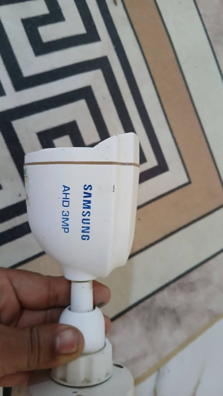 كامرات باله فحمه  الوحده ب10ألاف وبيها مجال شي بصيط 
استفسار ***********
