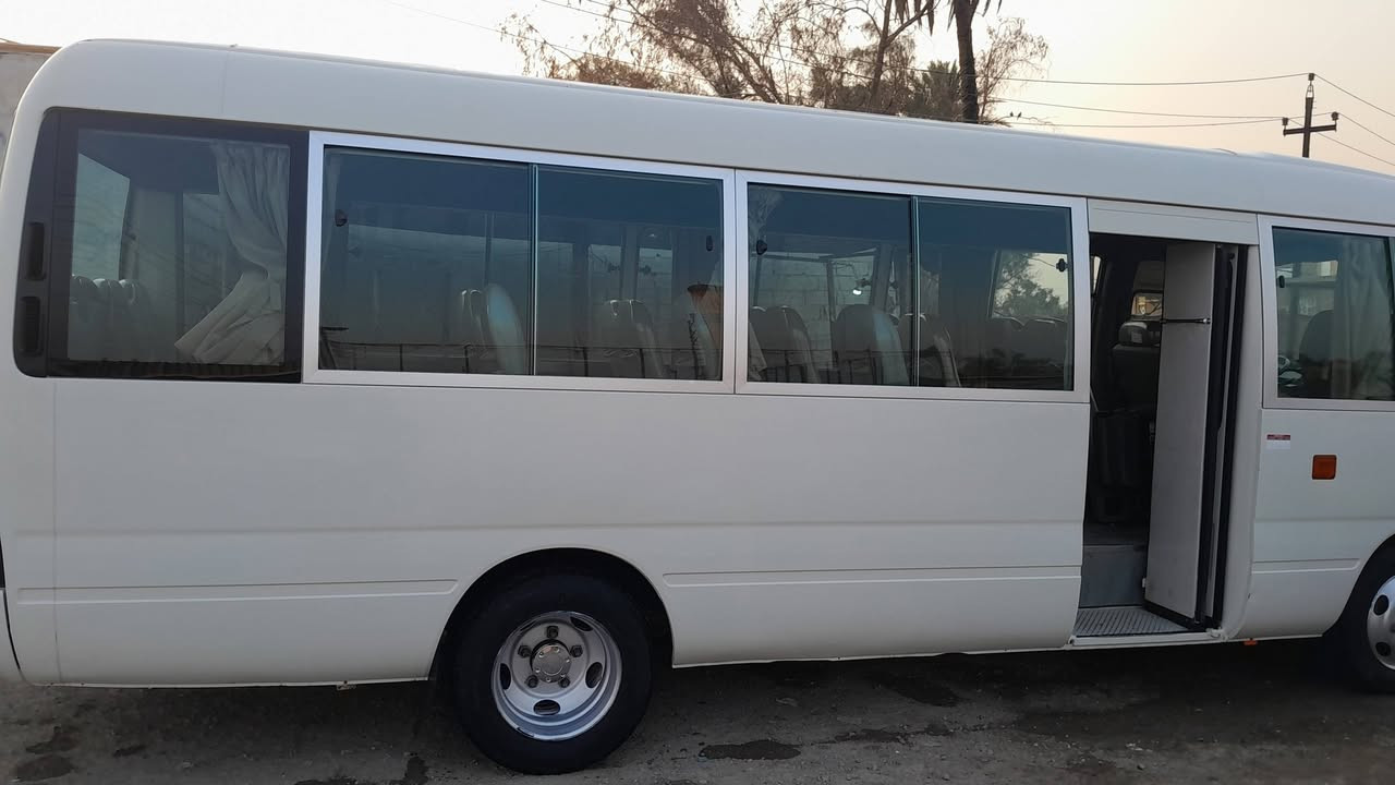 السلام عليكم 
كوستر 2016 كفاله عامه 
سيارة نضيفه وجاهزه من كلشي 
كير ومكينه واكسن مكفولات
تبريد تدفئة 
جوبلس بلادي

***********
