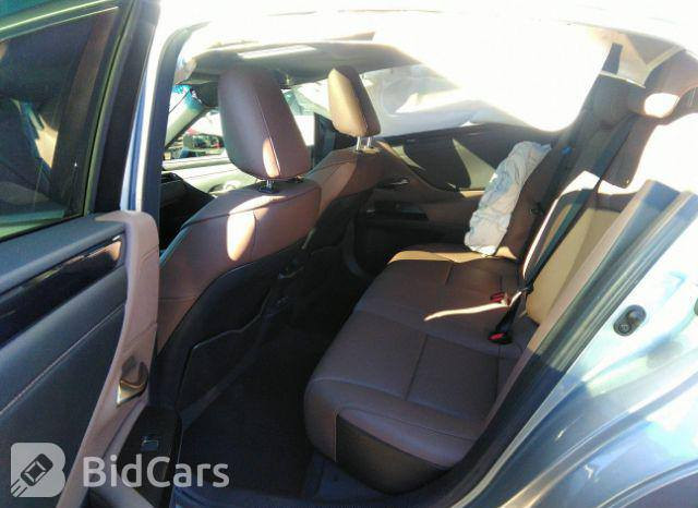 السلام عليكم لاكزز ES350 2022 واد امريكي  محرك سته سلندر بانزين فول الحادث موضح بل صور السياره ماشيه 47الف ميل رقم اربيل تحويل ثاني يوم ***********
