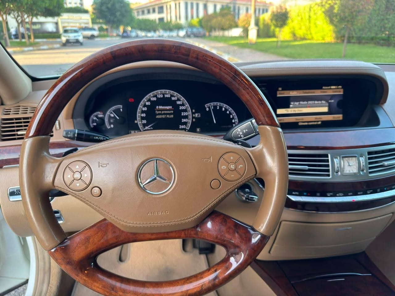 مرسيدس S-Class 350 2012 خليجي
وكالة أربيل (باجكير)
المحرك: 3.5 V6 تنفس طبيعي (بدون تيربو) – المحرك المرغوب
الممشى: 120 ألف ميل (حوالي 200 ألف كم)
الحالة:
المحرك والگير برغي مامفتوح
بدون أي أعطال أو ملاحظات
جاملغ واحد صبغ فقط بدون معجون
بدون دواخل
باقي السيارة مكفولة حتى من البارد
المواصفات:

🟪 السعر  :: الطلب في التعليقات ويوصلك مباشرة ✍️ 📩

باب طويل (لارج)
ناظور ليلي
بانوراما
5 بردات
أبواب شفط
كشنات جلد
كشنات تبريد وتدفئة
كشنات خزن
ستيرن خزن
ثلاجة بلادية
6 CD
كشنات خلفية كهربائية مع تدفئة
لايتات LED وزينون
صندوق كهربائي
شفتات ستيرن
دبلات هوائية
رادار أمامي وخلفي
رادار خط شارع
حساسات أمامية وخلفية
وبها العديد من المواصفات الأخرى المعروفة.
سيارة نظيفة جداً وجاهزة للفحص والمعاينة.

رقم صاحب سيارة
***********
