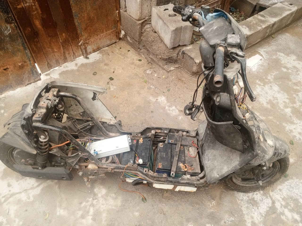 سلام عليكم دراجه شحن عطلات والله حتى ما اذكر عطلها اخذتها ب 800 وبقت عدي هواي وعطلت وتركتها اشاير شغله كلوب شغل الكلوب الوره شغال تايرات جدد المكان بصره سعر 150 وبيها مجال رقمي ***********
