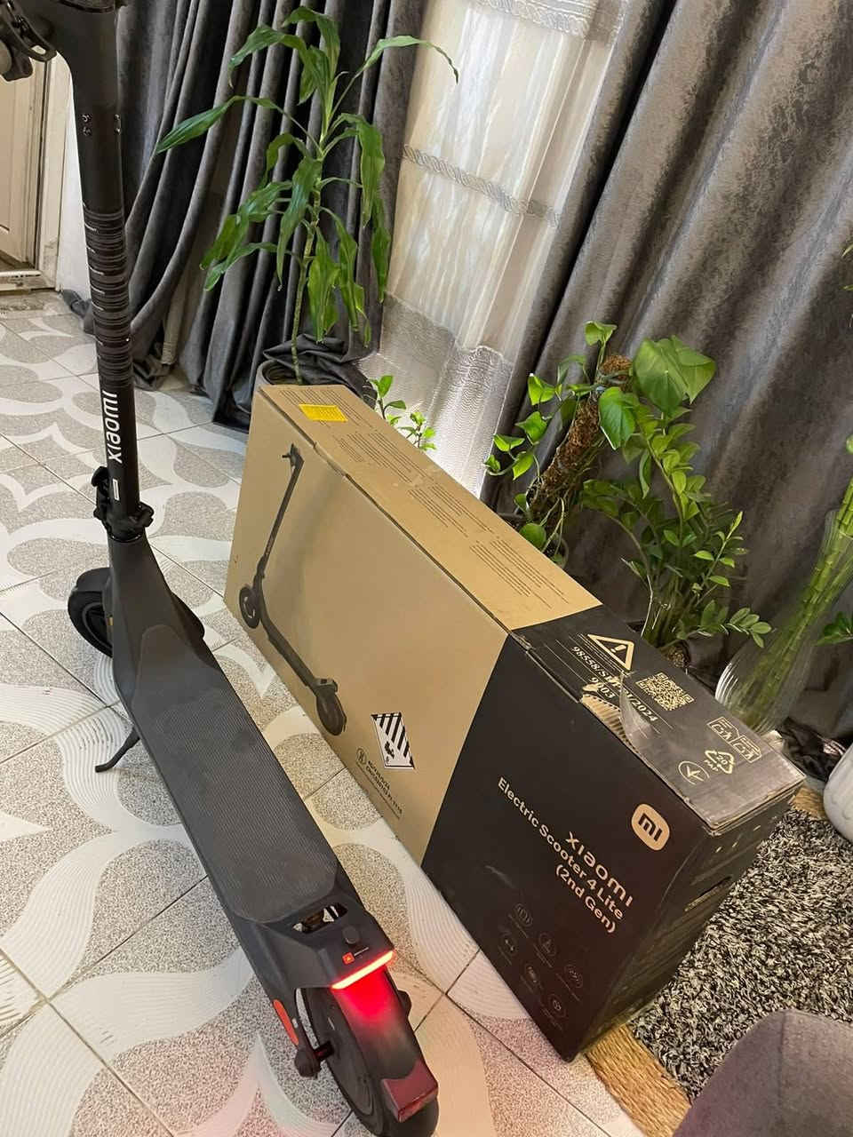 سكوتر شاومي افظل ماموجود بالسوق.. مستعمل ايام فقط جديد بعدة بالكارتون.. سبب البيع اريد اخذ ازغر لان اخاف عل اطفال..
يتحمل وزن من 100 الى 150 كيلو حقيقي..
ثلاث سرع نورمال وميديام وسبورت
السرعة القصوى 30
الشحنة تمشيك من 40 الى 50 كيلو حقيقي
بريكات نظام امامي خلفي..
لدات امامي وخلفي وستوب لايت..
بطاريات ليثيوم حجم كبير..
اطارات نفخ ((چوب)).. سريع وسلس ومناسب لكل الاعمار ويتطبگ ويتخلة بالسيارة..
ضمان البطاريات 3 سنوات من الشركة..
سعر الشراء (400) والوصل موجود
سعر البيع (300) بدون عملة رجاءا سعر نهائي
مكاني بغداد المنصور الداودي ويوجد توصيل
***********  واتساب
