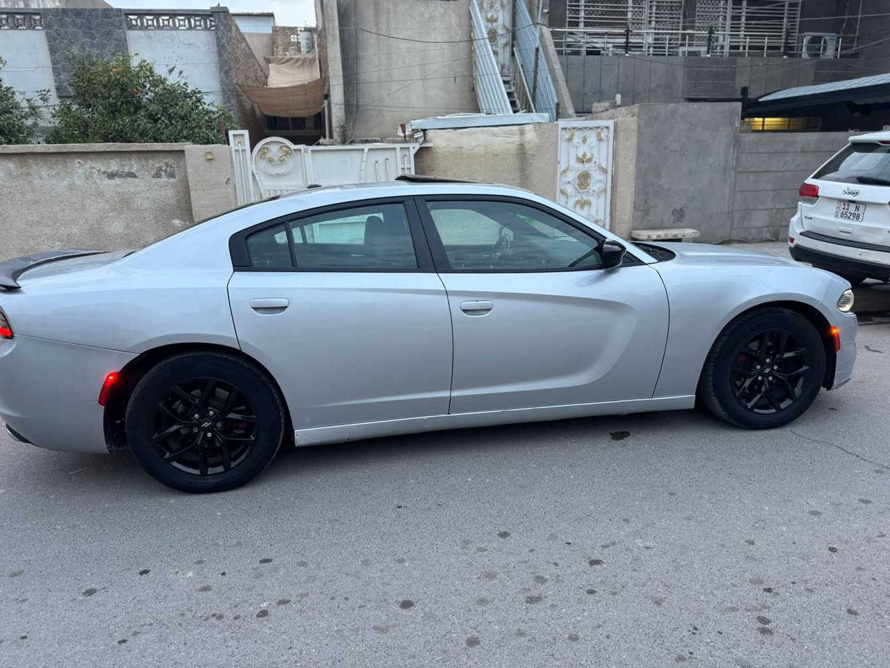 تحيه طيبه الاخوه الأعزاء جارجر ١٩ sxt ام الفتحه موديل ١٩ وارد أمريكي حادثها خلفي جنطه وجاملغين خلفيه بجم كبس رقم بغداد الجديد ابسمي محرك 3600 السياره حلوه مكانها بغداد العامريه او البياع السعر ١٩٢ ورقه بيها مجال بسط 
***********
