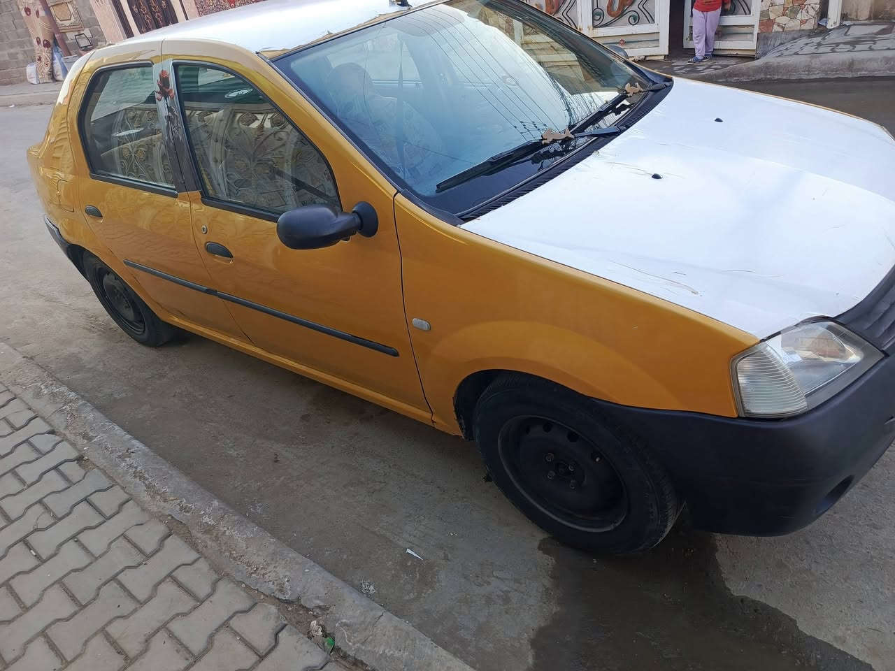 سلام عليكم 
رينو 13 مكينة وكير جدد 
صدر أمام جديد بس المشط بس طكطكة 
بيه طخات بصيطة 
السعر 40
السفسار واتساب ***********
