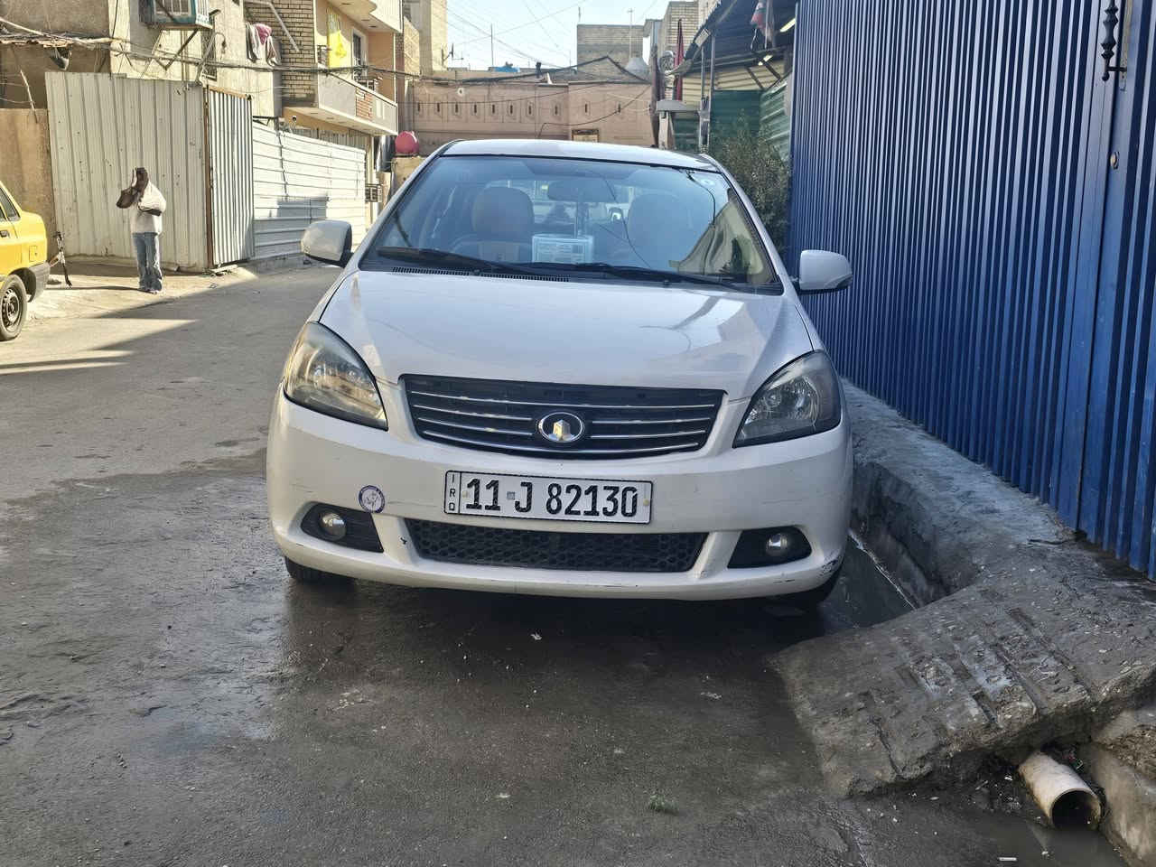 سلام عليكم على بركة الله للبيع سيارة گريت وويل فولكس
موديل ٢٠١١
رقم انكليزي
كير عادي
سنوية بسمي
مشروع وطني 
تخم تاير جديد
بيه طخة من الباب الخلفي
جاهزة
حدادة
مكينة كير مكفولة
كهربائيات
سنتر لوك
مكاني بغداد الجوادين
***********
