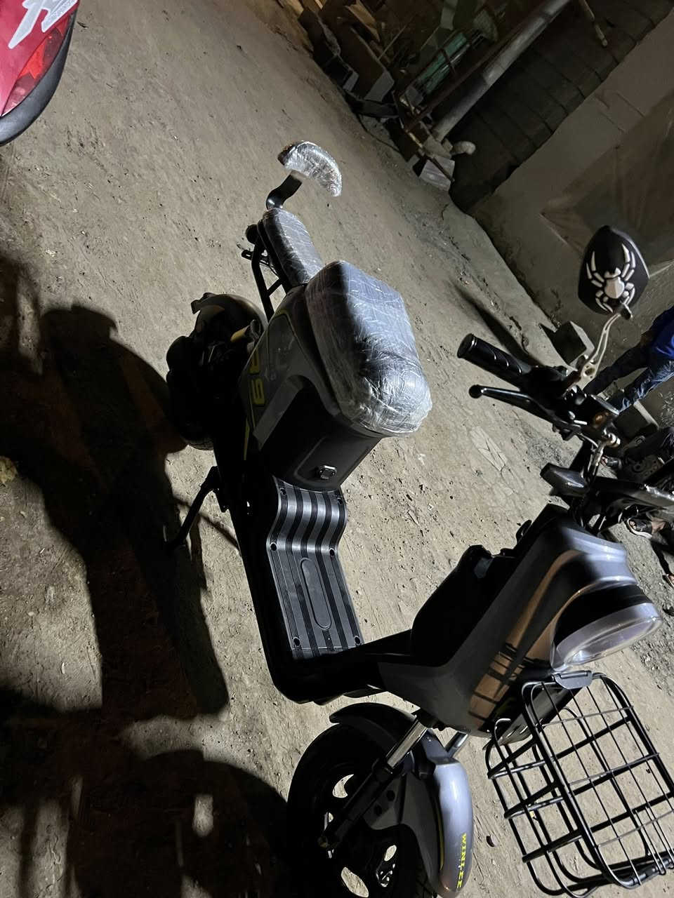 سلام عليكم
دراجه شحن للبيع جديد توني ماخذه بطاريات كلشي مابيهن فحص شرط سعره 450 بيه مجال عنوان بصره شط العرب فيحاء رقم ***********
