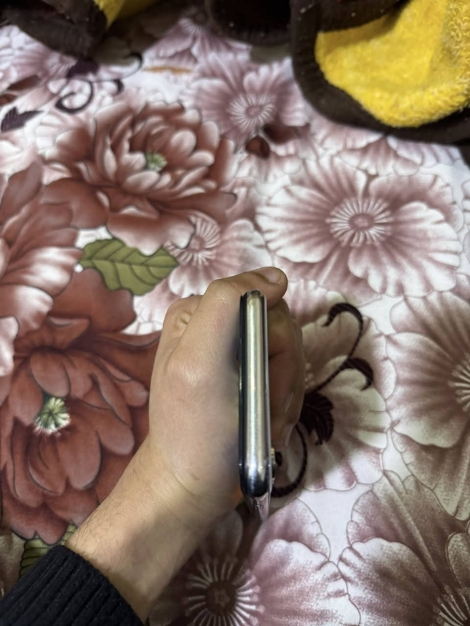 السلام عليكم آيفون اكس عادي ذاكره 64 بطاريه68 وضع شركه تك سيم فيس إيدي شغال الجهاز مبدل شاشه نوعيه زينه ألوان حلوه وبي فطر بل ضهر مثل ما موضح بالصوره التواصل *********** ما متواجد عل فيس السعر 140 وبي مجال
