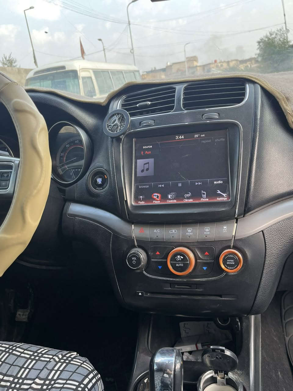 السلام عليكم ورحمة الله وبركاته
دوج جورني موديل ٢٠١٥ حره رقم ذي قار الدولي إنكليزي سنويه مجدد ٢٠٢٩ تحويل مباشر وارد أمريكي حادثهه بنيد وجاملغ يعني السياره بيهه أربع قطع صبغ اثر شخوط السياره فول مواصفات كروز 

المواصفات 

بصمه أبواب

بصمه تشغيل

شاشه 

كأمره

تحكم ستيرن جهتين 

ويل كب حجم ١٩

مثبت سرعه 

كروز 

٦ سلندر 

٧ راكب 

٣ قطع تبريد 

السياره جديده وجاهزه كير محرك تبريد تخم تاير حداديه مكفولات جاهزات للأخير من كلشي 

مكان السياره البصره 

السعر خاص 

للاتصال عل الهاتف 

***********

—————————————————————————
