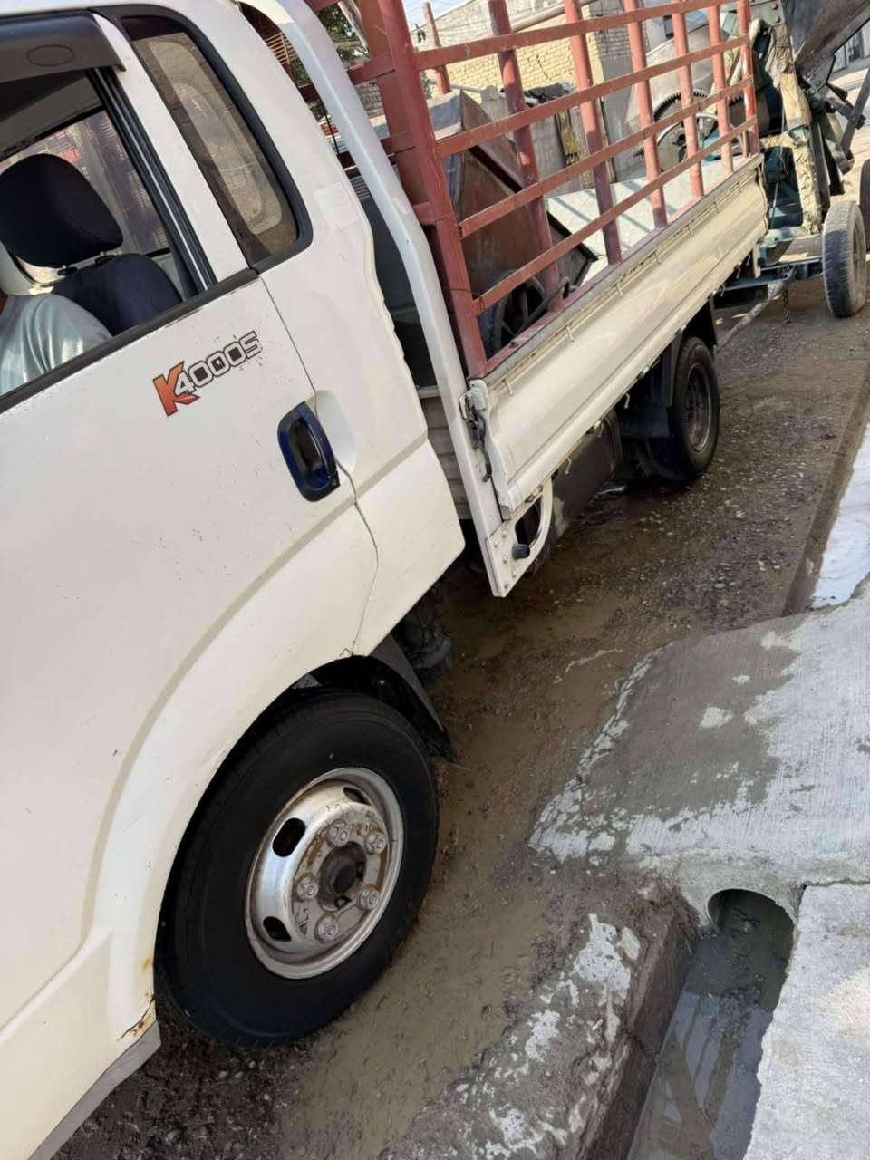 السلام عليكم ورحمة الله وبركاته 
كيا فحل موديل 2012رقم واسط بسمي سيارة جاهزة  كل نقص مابيها مكينه خير من الله تخم تاير للاتصار ***********
