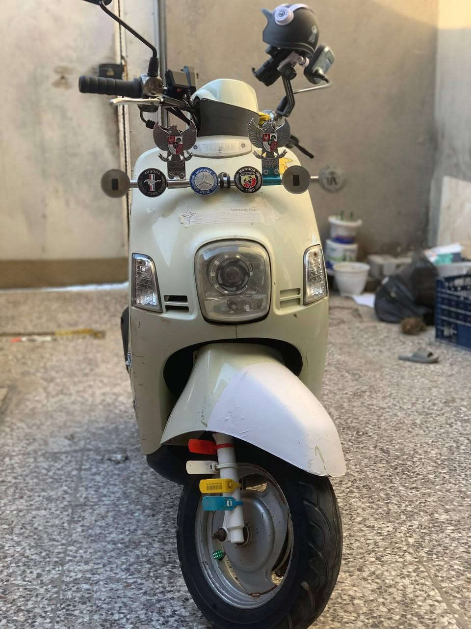 سلام عليكم 
بوليس كابريتر داخل رصاصي لون حليبي
مابيه نقص بلاديه
سعره 700 وبيه مجال
مكاني بغداد المشتل 
رقمي ***********
