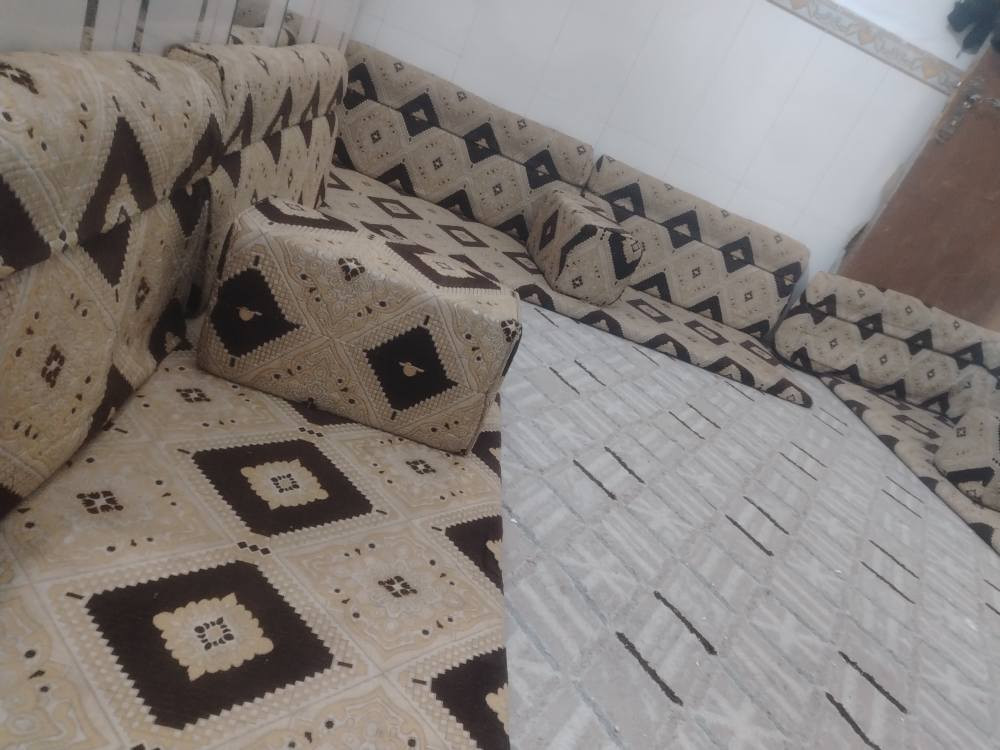 جلسه عربيه للبيع ١٤ متر ٧ دواشك كامله مع تجوات حبيبات نضيفه سعرها ١٧٥ مكانها نجف حي ميسان مقابيل العسكري *********** بيه وتساب النجف, العراق
