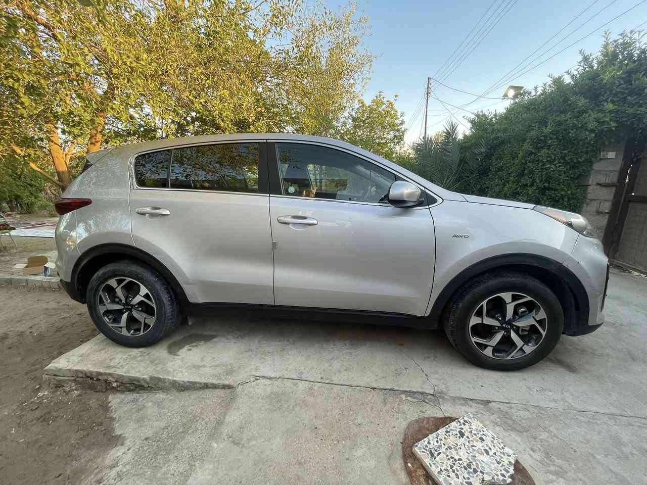 كيا سبورتج 2021 وارد امريكي ، ماشية 60 الف كيلو متر ، حادثها مرفق بالصور جاملغ ايسر امامي مصلح بارد اي صبغ ما بيها بس الدعامية ، السعر 162 ورقة ، بغداد / الشعب 
***********
