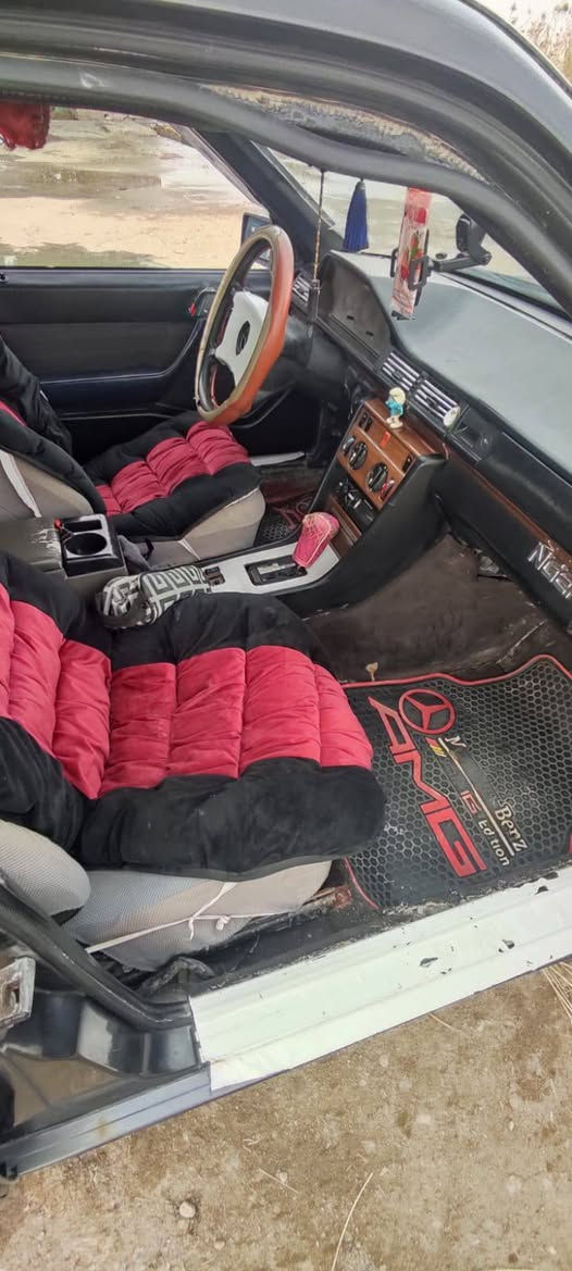 سلام عليكم سياره دب البيع موديل 1990سياره جهازه من كلشي  احلئ من صوره سياره تحويل ثاني يوم السعر 53 وبيهه مجال  المكان البصره القرنه سلمان ابن داود  مكلف بل نشر غير متوجد علئ فيس اتصل وبل خدمه  الاستفار علئ رقم ‏‪***********‬‏
