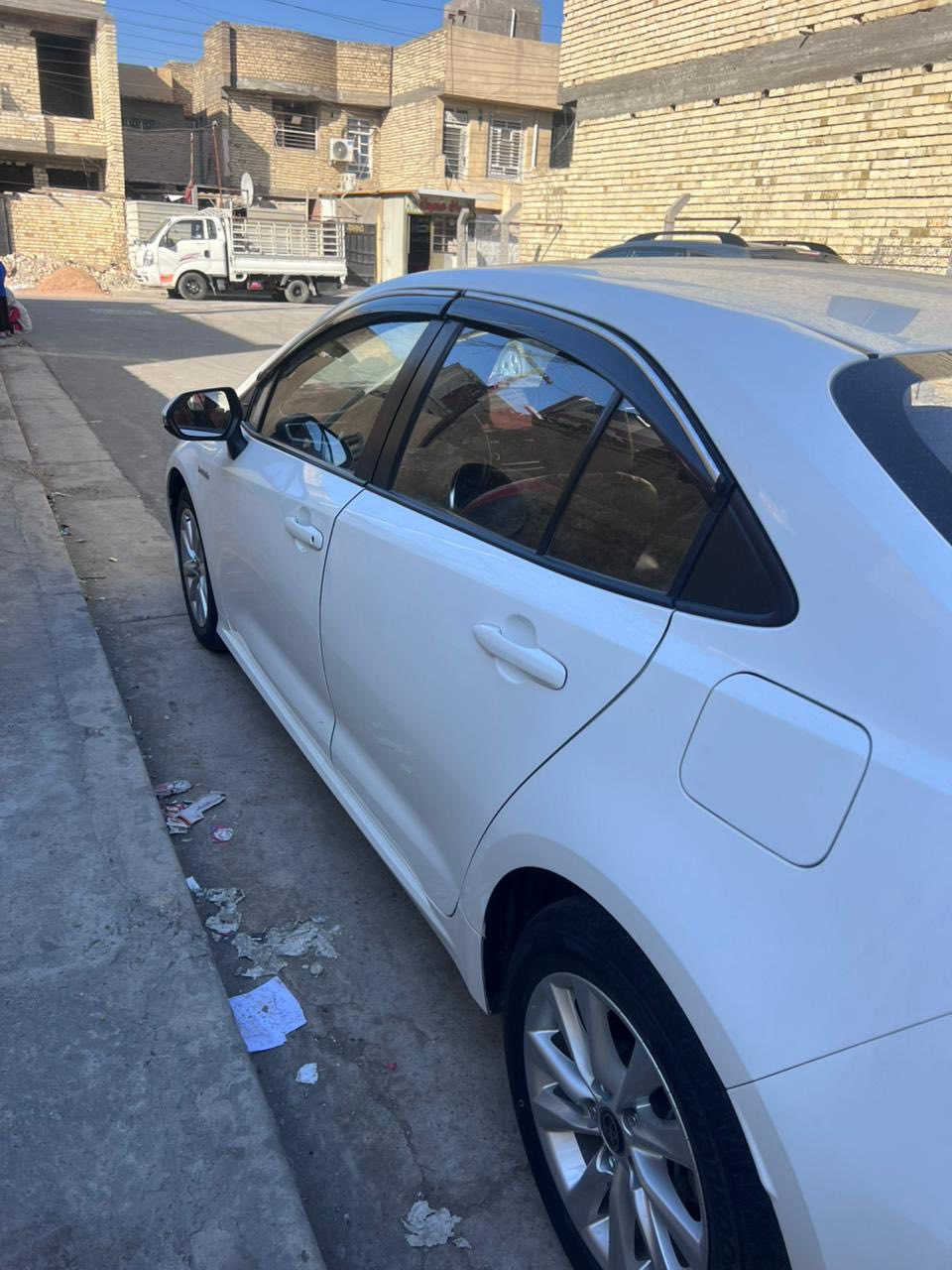 سلام عليكم كورلا هايبرد رقم بغداد بسمي موديل ٢٠٢٤ زيرو ماشية ٩٠٠٠ مواصفات فول داخل احمر تحكم ستيرن جهتين اشاير بل المري مانع انزلاق تحكم ذاتي أو مواصفات خير من الله بيهة بارد بل الجاملغ الخلفي من جهة اليمنى السعر ١٥٥ 
رقمي ***********
