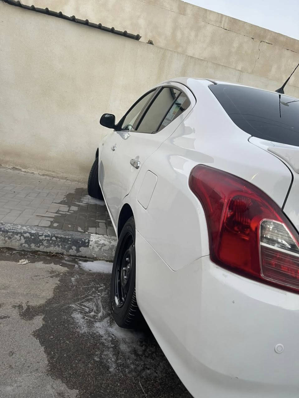 السلام عليكم
نيسان صني 2022 هندية ام لبليته الزرگه سياره كفاله عامه ماعده بارد بالجاملغ الخلفي كد شبرين جوه غبق لبانزين مابيها شيء ثاني بعد ابد لباقي كفاله عامه ماشيه 60 الف رقم اربيل سنويه لل 2027 

العنوان البصرة 

السعر 108 

***********
