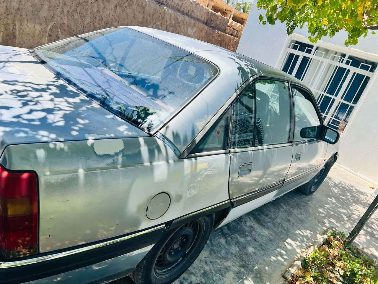 � للبيع فقط 🚗

🔹 أوبل أوميكا “الوحش الألماني” موديل 1991 🔹

سيارة بلادية بحالة ممتازة جداً، ما ناقصها أي شيء وما بيها أي خلل، جاهزة للاستخدام مباشرة.

✅ محرك 2000 بلادي نظيف جداً وغير ملعوب بيه
✅ دواخل نظيفة ومرتبة
✅ جام جوبي ينزل ويصعد
✅ تدفئة شغالة
✅ تواير نظيفة
✅ تعمير جديد (هلالات ودوس)
✅ مسجل وسماعات شغالة
✅ رقم ألماني إنكليزي
✅ حدادية نظيفة وناعمة جداً
✅ المالك يتكفل بالتحويل في ثاني يوم

السيارة تريد صبغ فقط، وغير ذلك ما تحتاج تصرف عليها ربع دينار.

💰 السعر المطلوب: 32ورقة
📌 ويوجد مجال بسيط جداً


**إذا كنت صاحب هذا الإعلان وتريد حذفه لأي سبب، رجاءا أرسل رسالة إلى الدعم الفني**