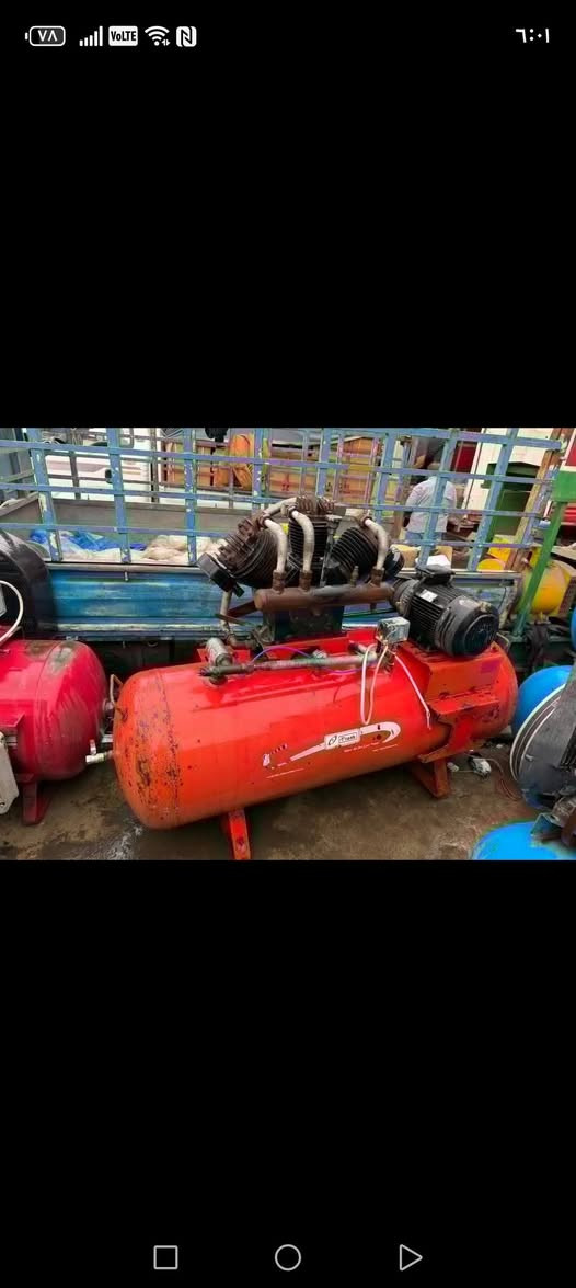 السلام عليكم تتوفر كمبريسرات هواء انكليزي إيطالي أمريكي ألماني ٥٠٠ لتر ثري فيز فقط للاتصال *********** العنوان بغداد باب الشيخ كراج الحرباوي محلات النور
