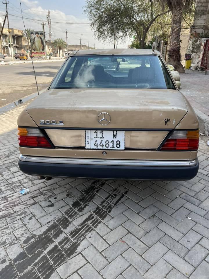 سلام عليكم مارسدس دب مديل ٨٧ بسمي سياره حيل نضيفه متعوب عليهه مكينه كير بلاد صدر قواعد بلاد  مكفوله من ضربه تخم تاير كهربايات كلهه شغاله ما بيه نقص  سعر ٥٣ وبيه مجال بصيط سكن حي اور شراي يتصل ***********
