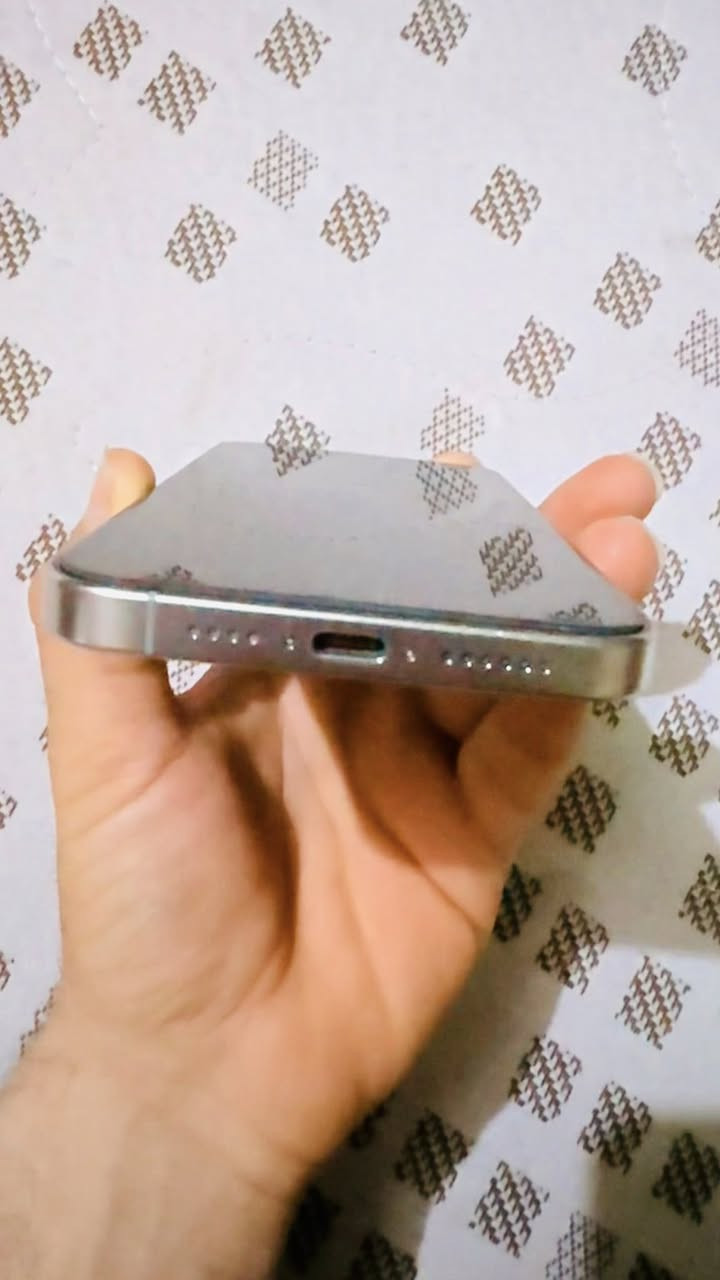 السلام عليكم ايفون ١٥ برو ماكس للبيع تيتانيوم شرق اوسط نسخه ال za دبل خط جهاز نضيف  ذاكره ٢٥٦ بطاريه ٩٢ مبدل ضهر ليزر اصلي حته أشعار مال ضهر مابيه باقي مكفول السعر ٩٤٠ وبيه مجال الشراي يتفضل خاص أو اتصال *********** واتساب مكان بابل حله
