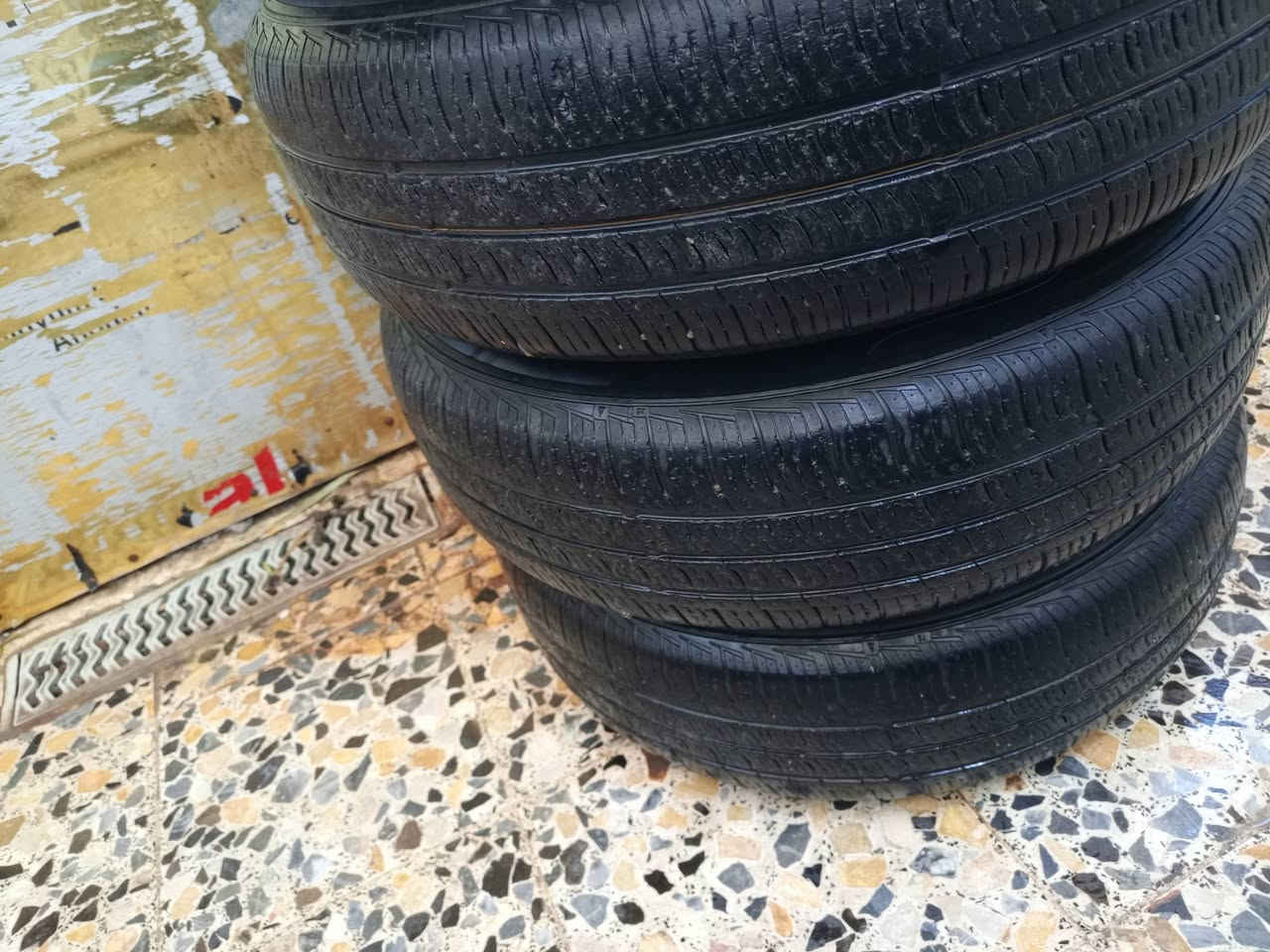 تيرات البيع 14 75 195  نضافه 80 بل 100 
***********
