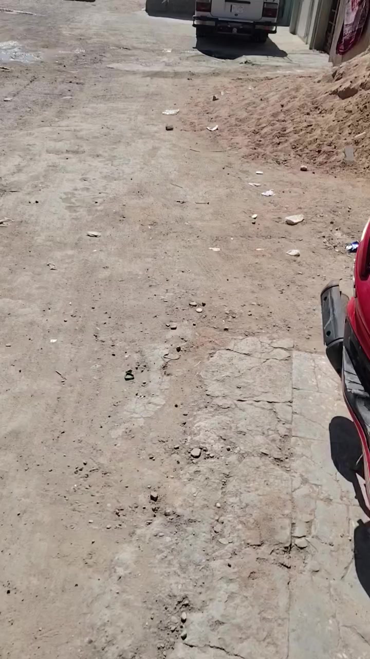 السلا م عليكم بيت مساحته ٨٠ متر مربع مجمع فدك منطقه المشتل بناء مسلح والتصوير واظح موقع بصف سوك المطبك بلمشتل السعر ٨٥ وبي مجال والتصوير واظح منطقه واقع حال  ابو طيبه الدلال *********** توجد عروض اخرئ
