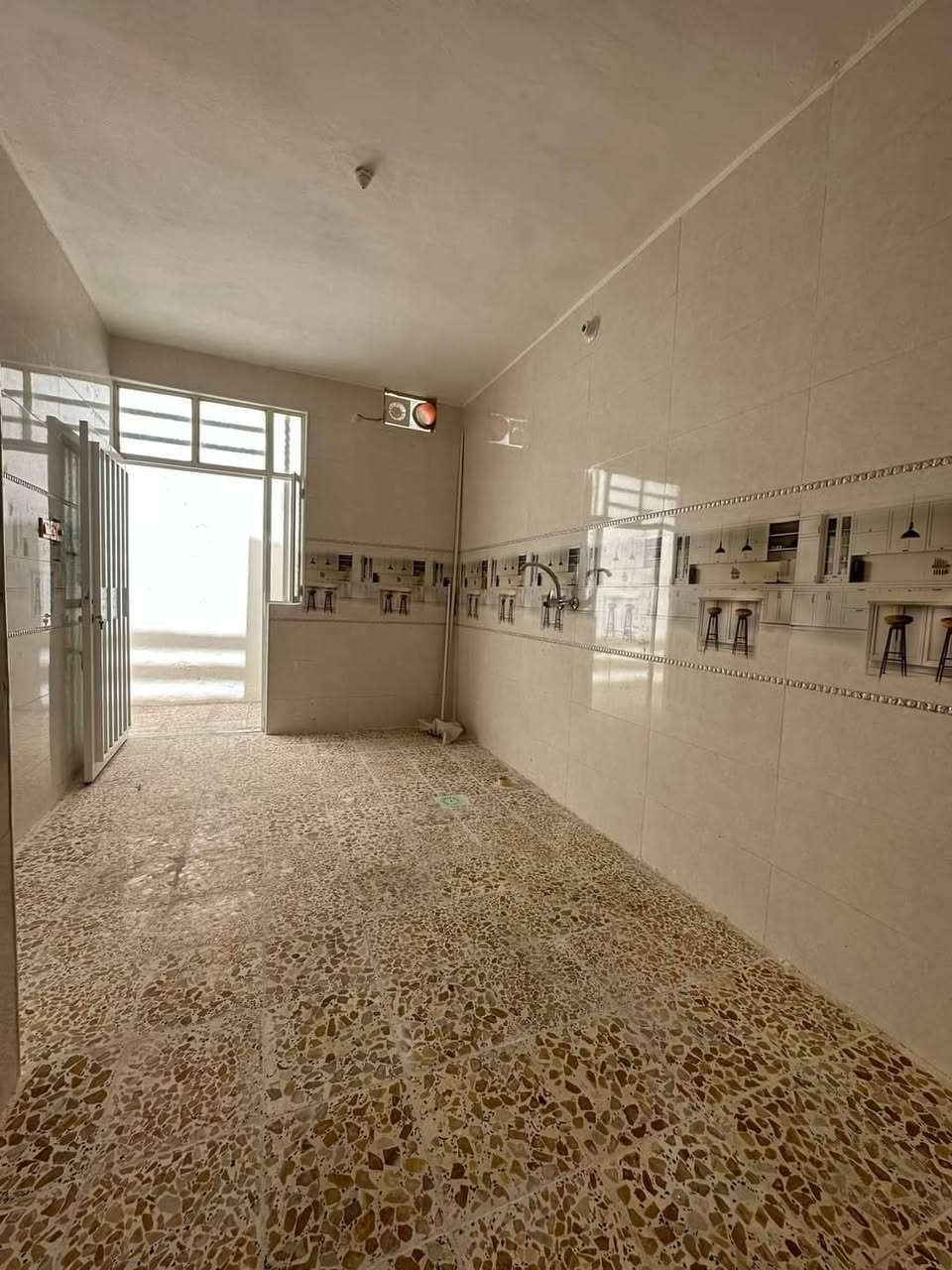 بيت 100 متر دولان 31254 الشارع مقابل مدرسة السفير السعر 75 مليون
والشراي يتصل ***********
